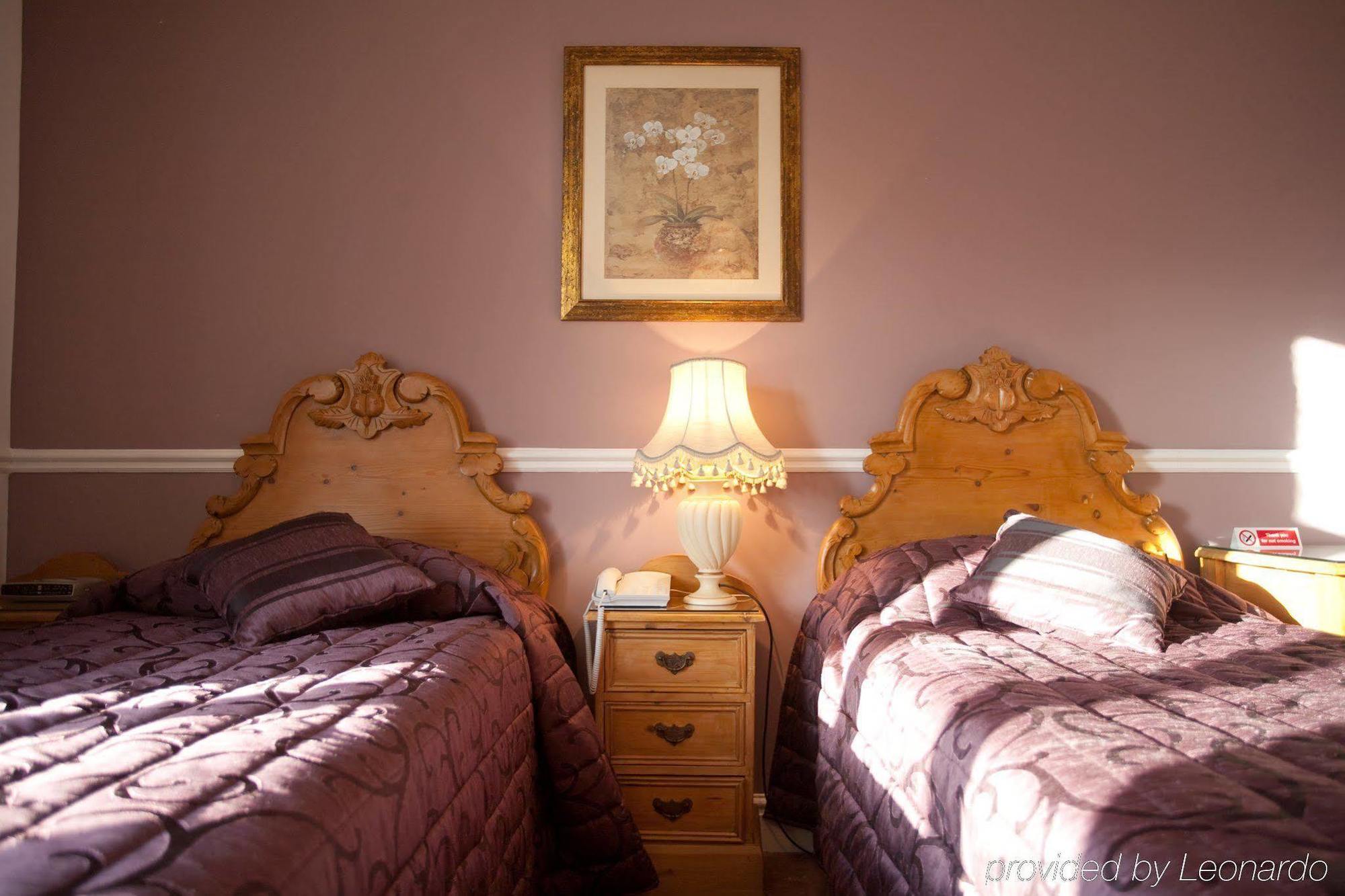 Fines Bayliwick Hotel Брэкнэлл Экстерьер фото