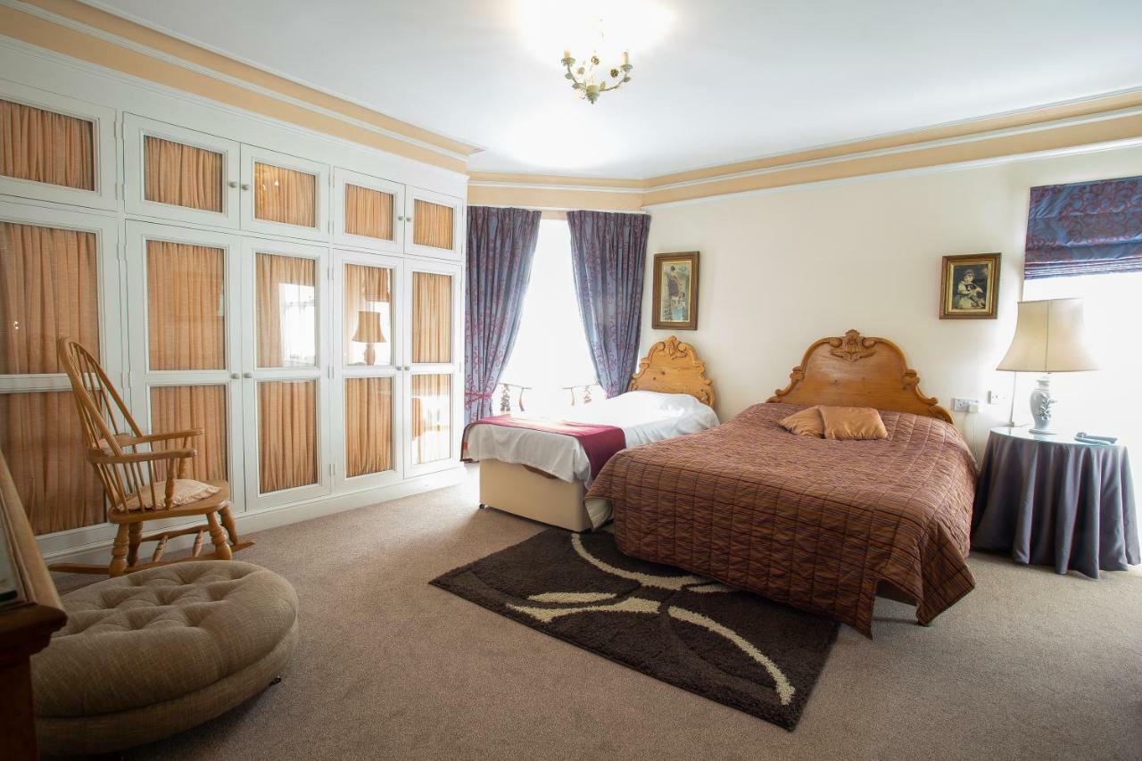 Fines Bayliwick Hotel Брэкнэлл Экстерьер фото