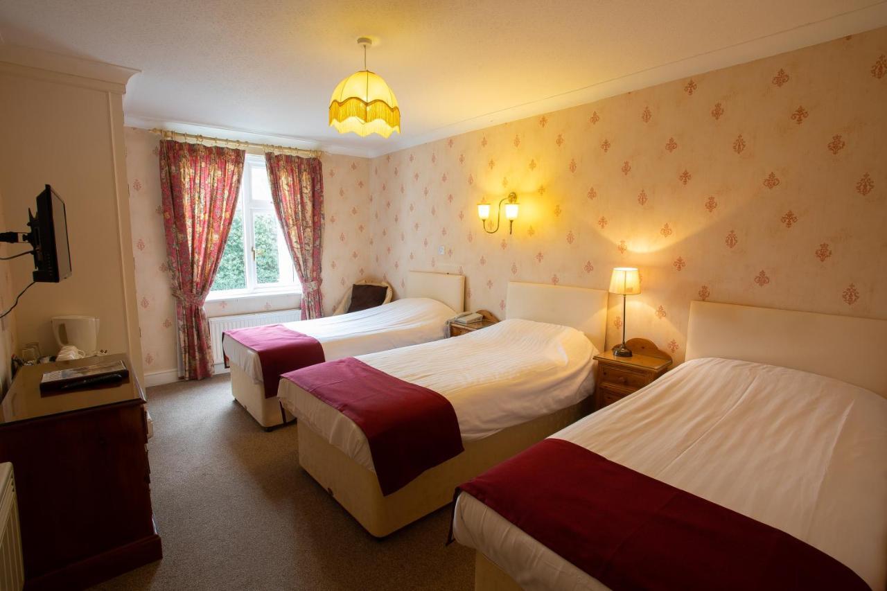 Fines Bayliwick Hotel Брэкнэлл Экстерьер фото